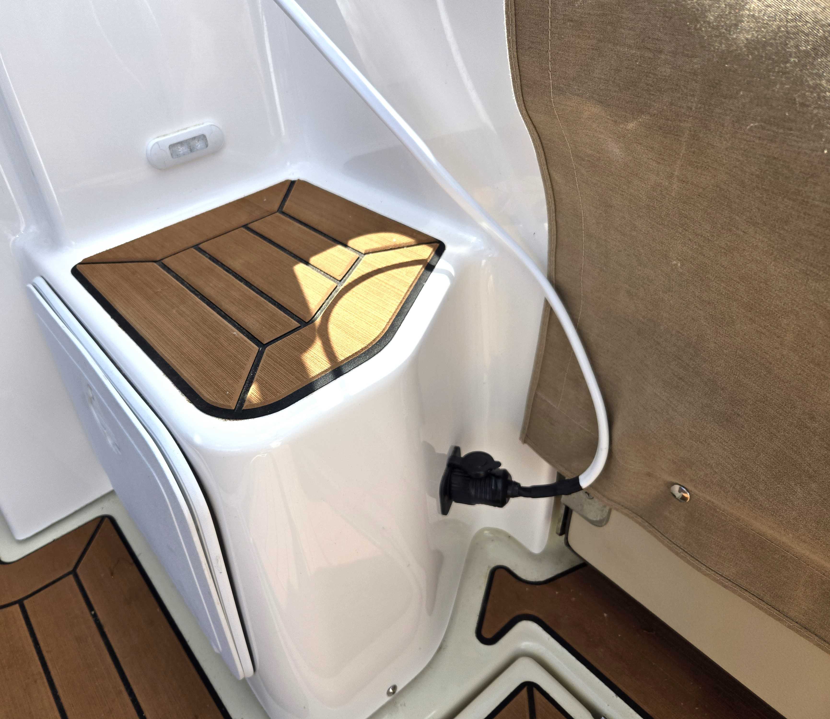 Scotty Plug Outlet.jpg