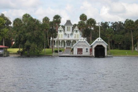 13 House on River