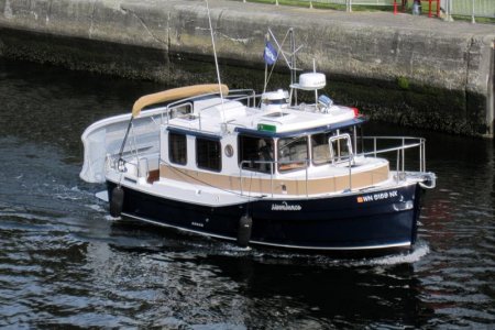Moondance entering the locks