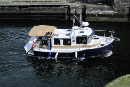 Lobo entering the locks