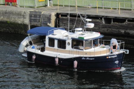 Sea Sweeper entering the locks