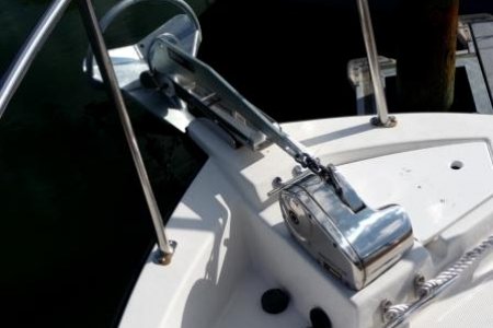 22-lb Rocna on R25-from top
