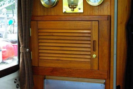 Lockable Cabinet +clock and barometer above (1a)