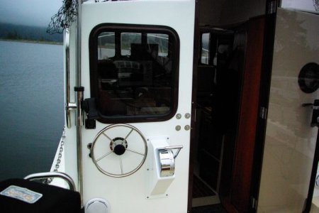 Rear Station with Kobelt controls +Steering helm +Autopilot +Net Holder (2a)