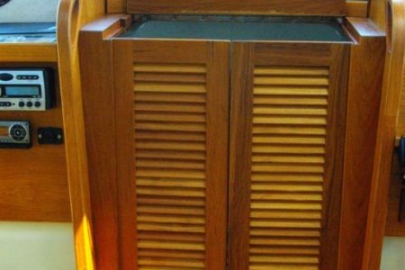 V-Birth Louvered Access drs (1a)