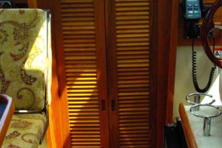 V-Birth Louvered Access drs (2a)