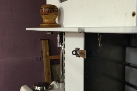 E1. pot puller storage closed