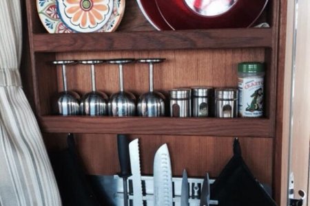 Plate rack.