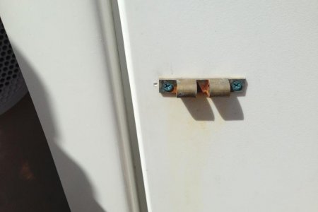 B5  Replacement swim step door latch
