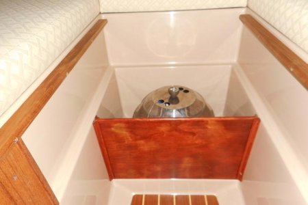 Media 'Storage under V-berth 2' in album 'V-Berth Mods'