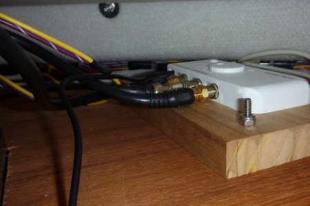 Antenna amplifier for Digital Yacht TV and FM antenna