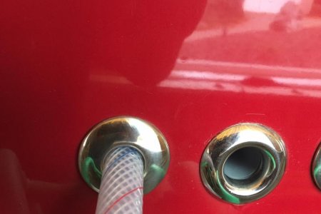 Bilge drain hose connection