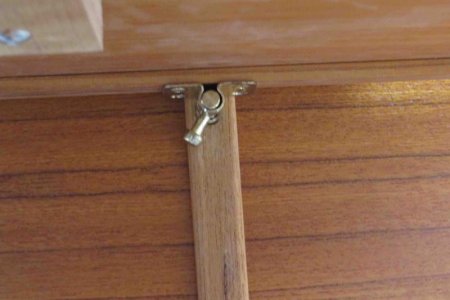 Table Bolt