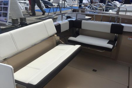 side and rear seat R23