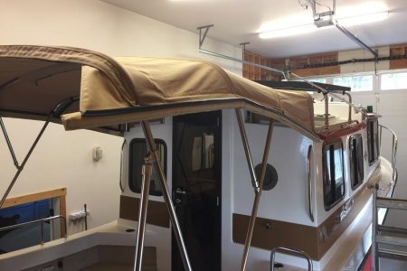 Starboard side Bimini drip rail stern drip end