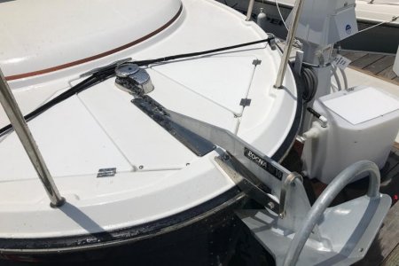 V700 WINDLASS