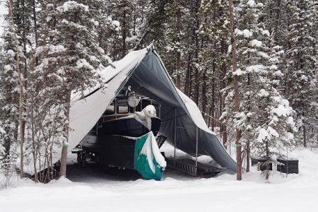 Tug in Snow