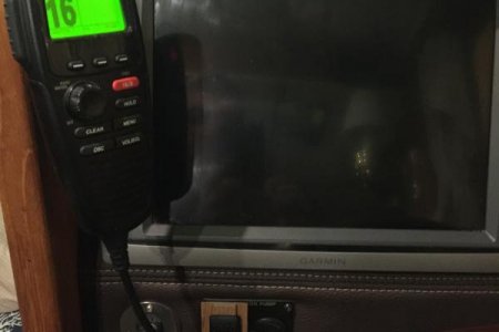 Added GHS 10 handset with display to improve VHS radio useability.