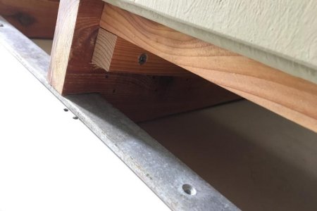 Fishing station detail - frame to boat connection