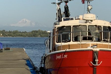 SL and Mt. Baker in the background at Semiahmoo Marina, Blaine, WA