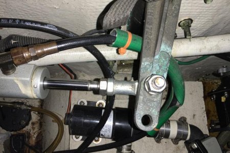 Rudder/Piston connection