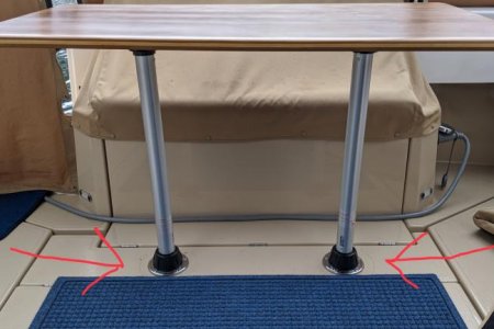 Cockpit Table with Sequia III leg