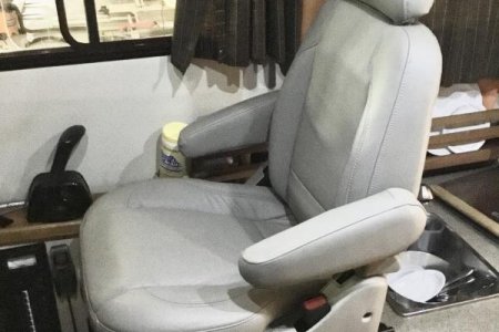 V3. Captains chair