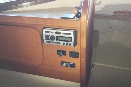 cd player-radio-12v plug-inverter display