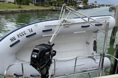 Block and tackle in motor rest position