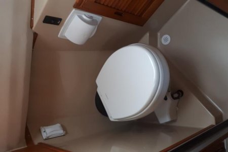 MF 7610 Toilet Lid down
