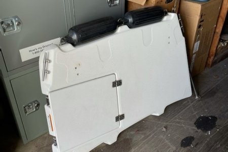 Ranger Tug 21EC Swim Step Front
