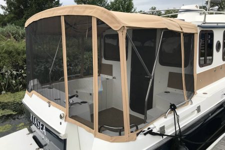 Media 'tug screens cockpit.JPG' in album 'Hey Hamburger a Classic R29 on the EAST COAST'