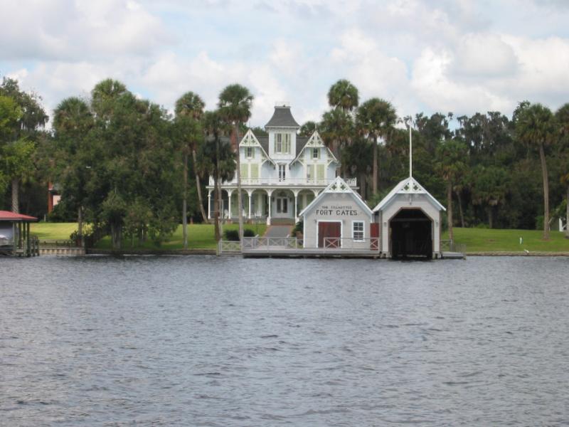13 House on River