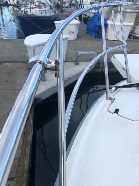 bow railing clamp 2