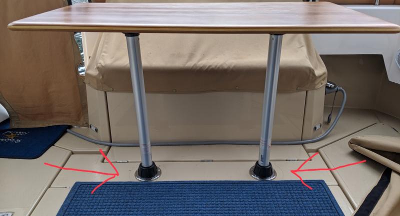 Cockpit Table with Sequia III leg