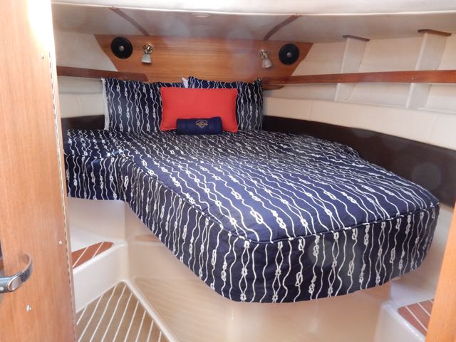 Custom bedding by yachtbedding.com