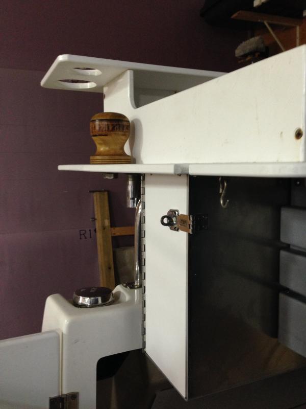 E1. pot puller storage closed
