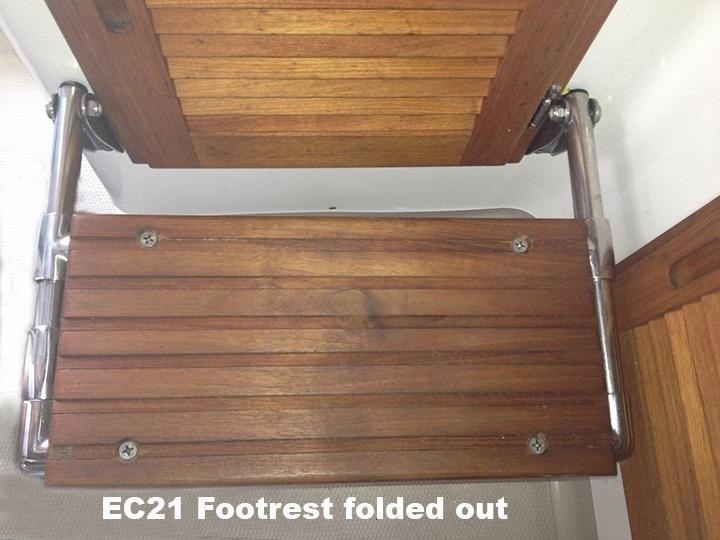 EC21 footrest folded out