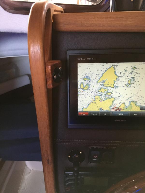 Handset mount