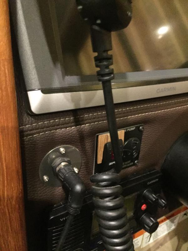 Handset requires additional dash mounted connector as handset connects to the rear of the radio set.