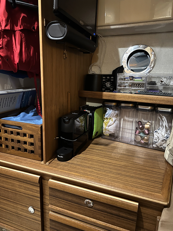 Hanging_Locker_Dresser.jpg