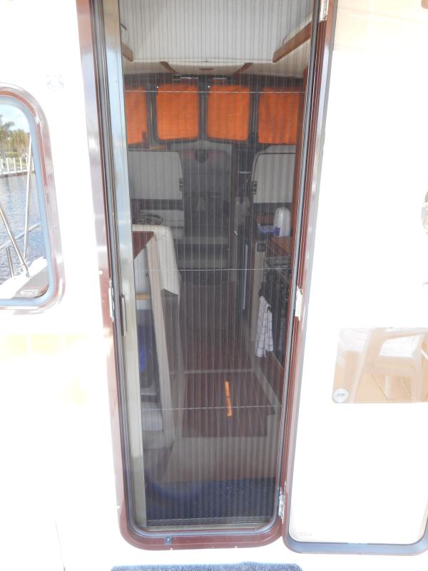 Retractable Screen Door (2)