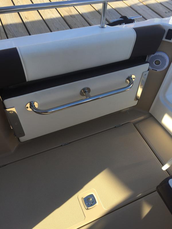 side seat R 23 up