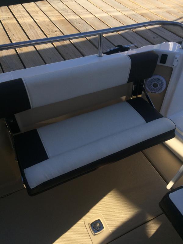 side seat R 23