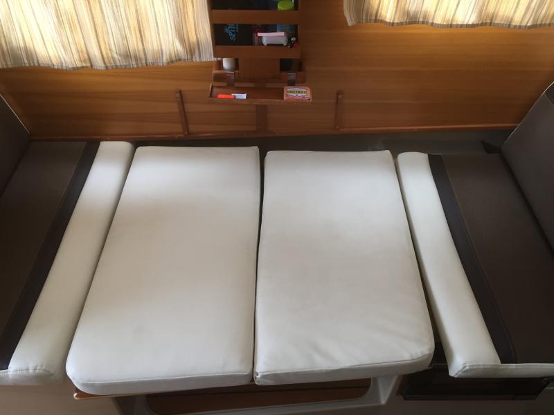 Split table cushion
