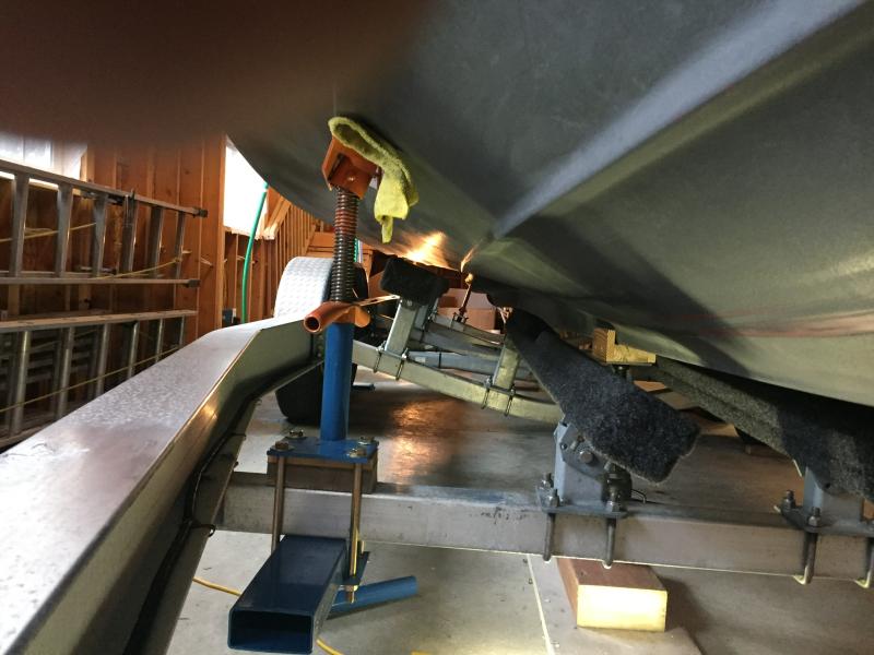 Starboard forward boat tand