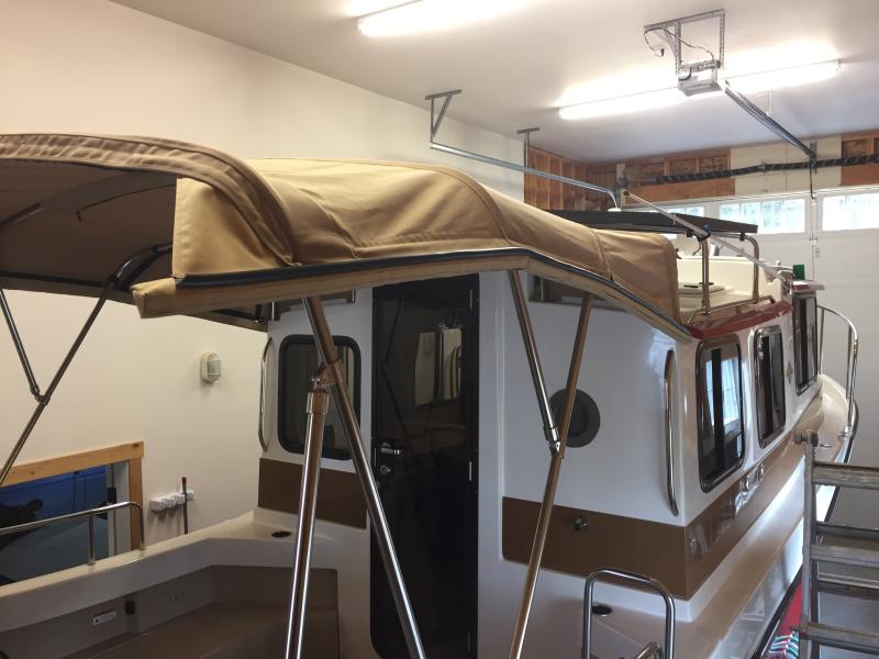 Starboard side Bimini drip rail stern drip end