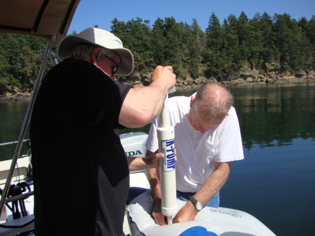 Sucia - Joe & Fred inflating the FM dinghy (2)