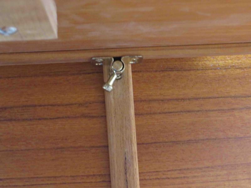 Table Bolt
