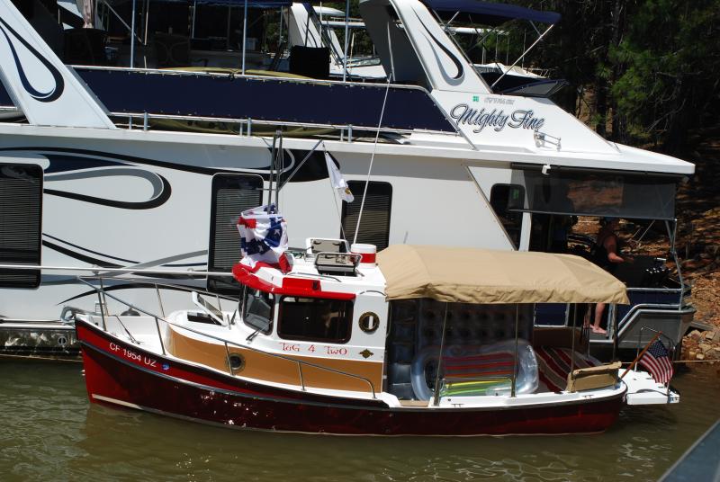 Tug & houseboat